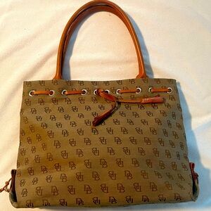 Dooney Bourke Women's Medium Handbag Tan Monogram Canvas Purse Leather Trim EUC